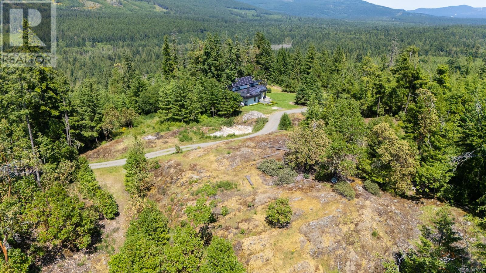Photo 10 of 5876 Stoltze Rd, Duncan BC