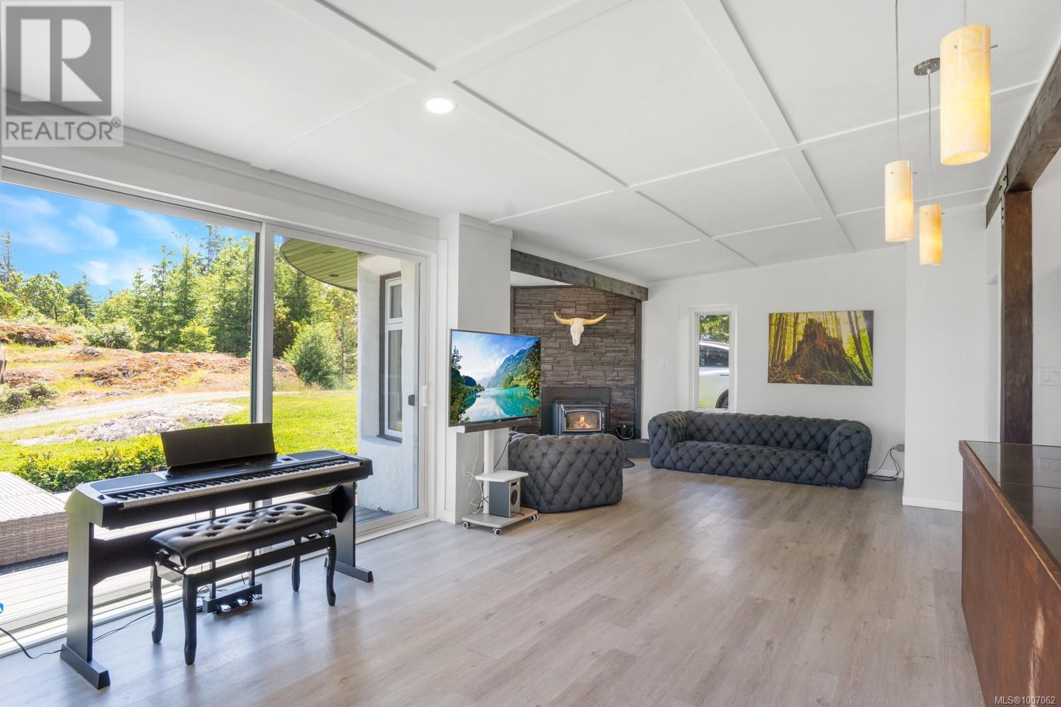 Photo 18 of 5876 Stoltze Rd, Duncan BC