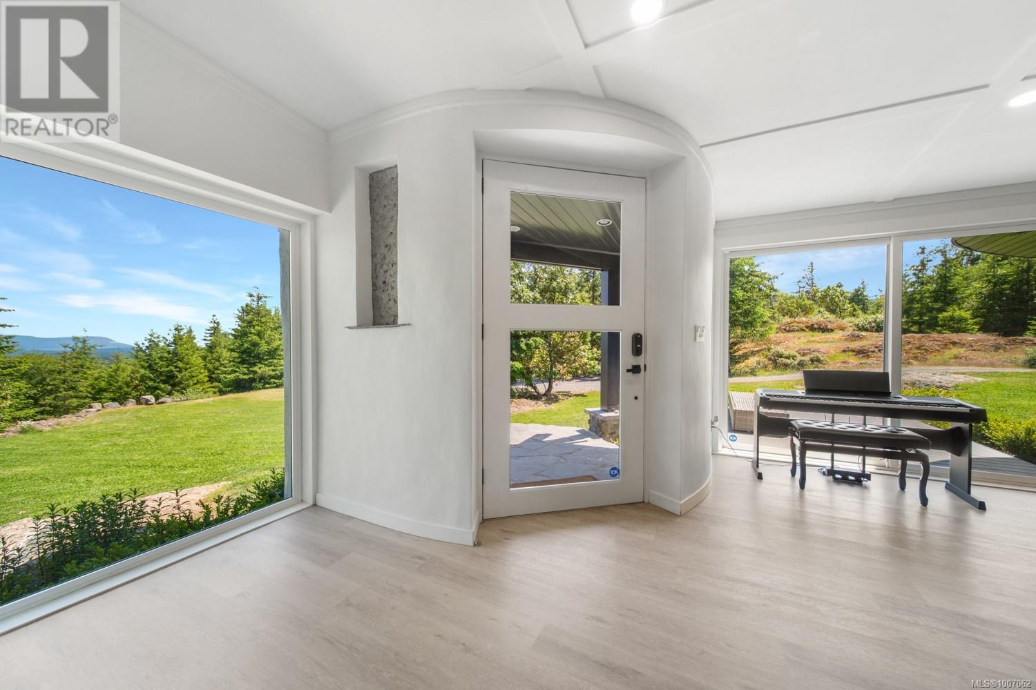 Photo 25 of 5876 Stoltze Rd, Duncan BC