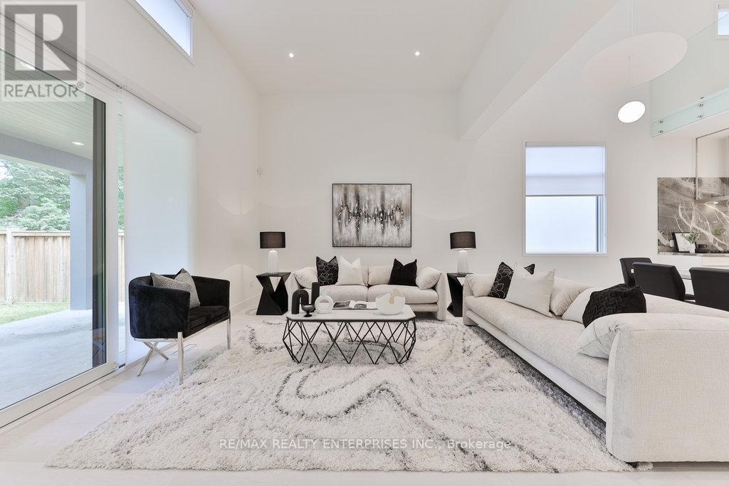 Photo 15 of 34 Onaway Road, Mississauga ON