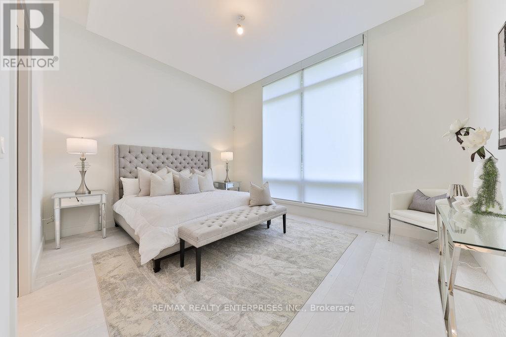Photo 12 of 34 Onaway Road, Mississauga ON