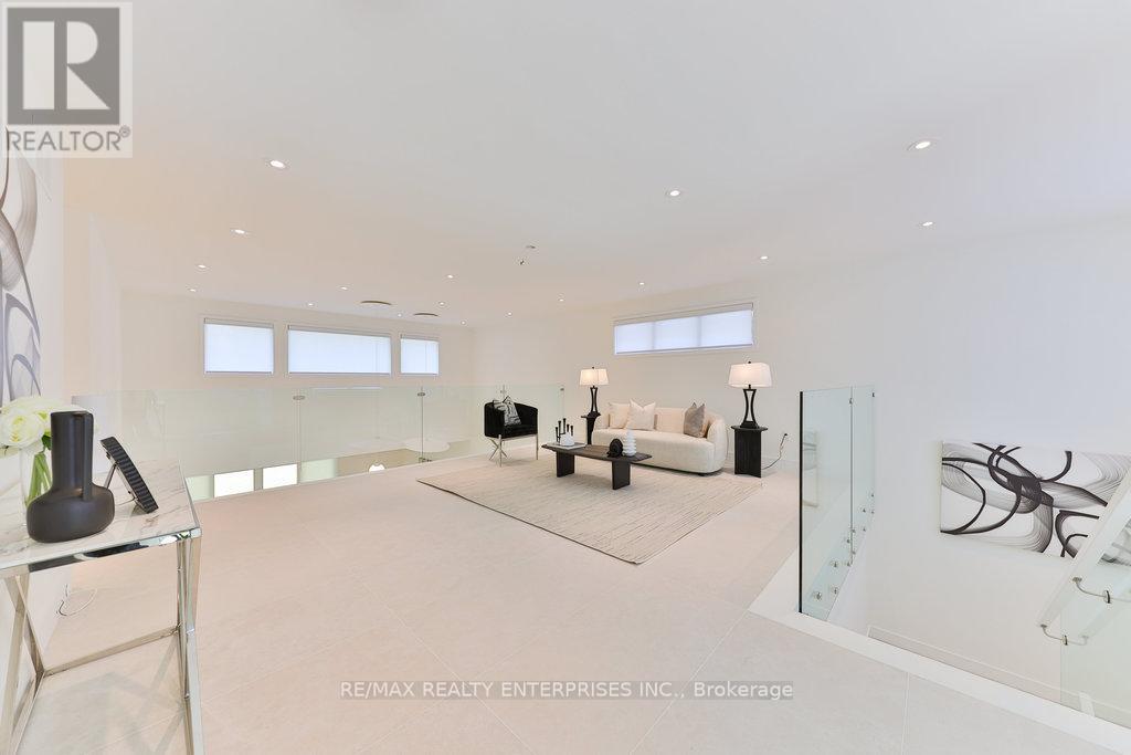 Photo 6 of 34 Onaway Road, Mississauga ON