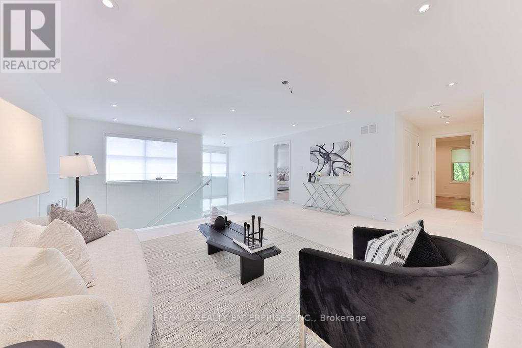 Photo 21 of 34 Onaway Road, Mississauga ON