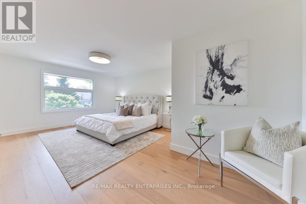 Photo 26 of 34 Onaway Road, Mississauga ON