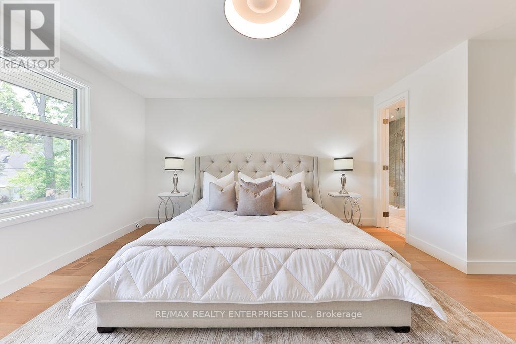 Photo 10 of 34 Onaway Road, Mississauga ON