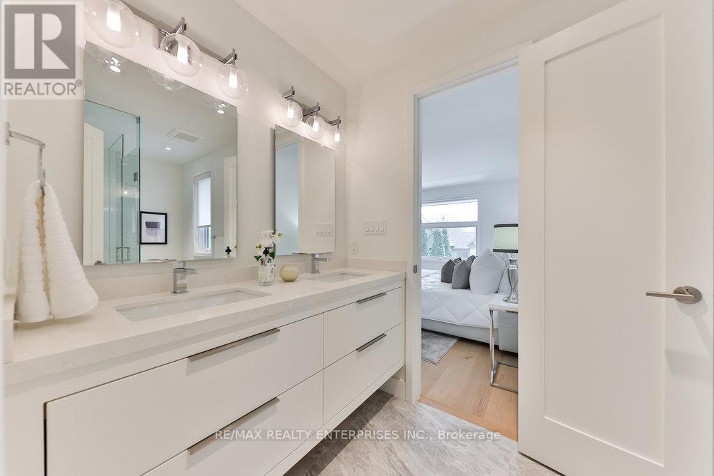 Photo 28 of 34 Onaway Road, Mississauga ON