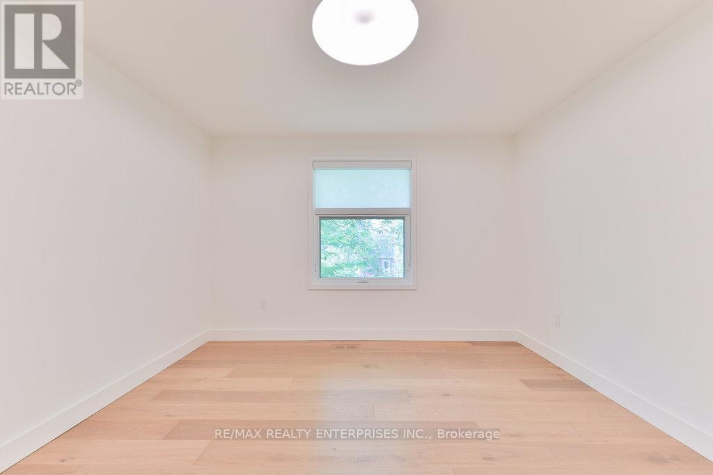 Photo 2 of 34 Onaway Road, Mississauga ON