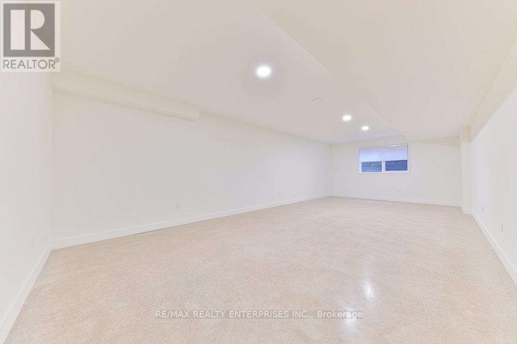 Photo 36 of 34 Onaway Road, Mississauga ON