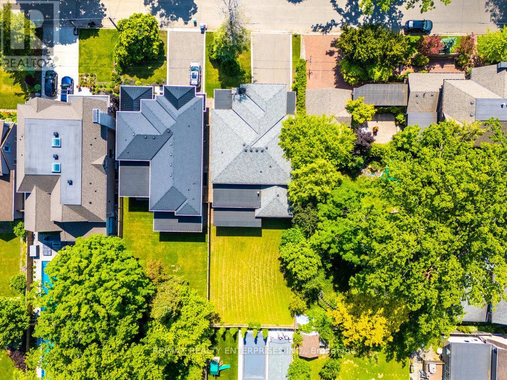 Photo 5 of 34 Onaway Road, Mississauga ON