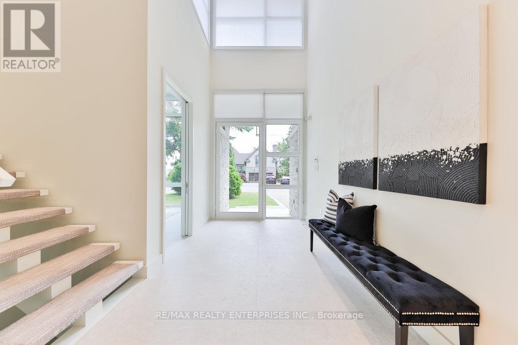 Photo 8 of 34 Onaway Road, Mississauga ON