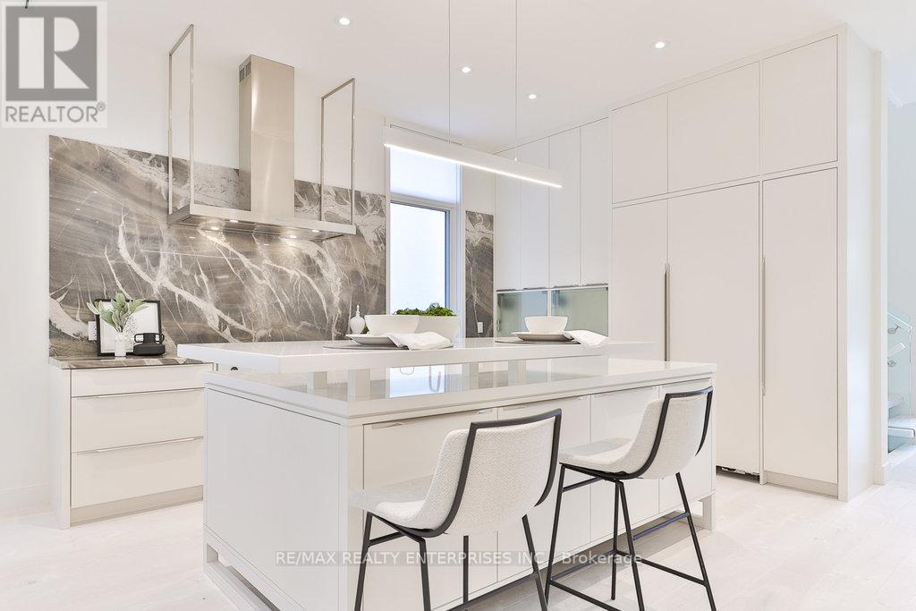 Photo 22 of 34 Onaway Road, Mississauga ON