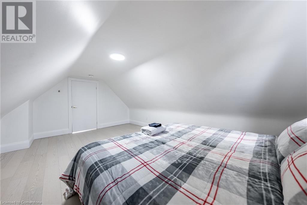 Photo 8 of 302 Dunsmure Road, Hamilton ON