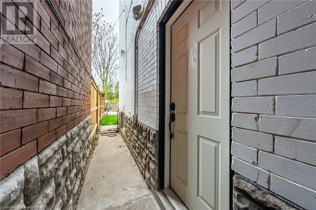 Photo 11 of 302 Dunsmure Road, Hamilton ON