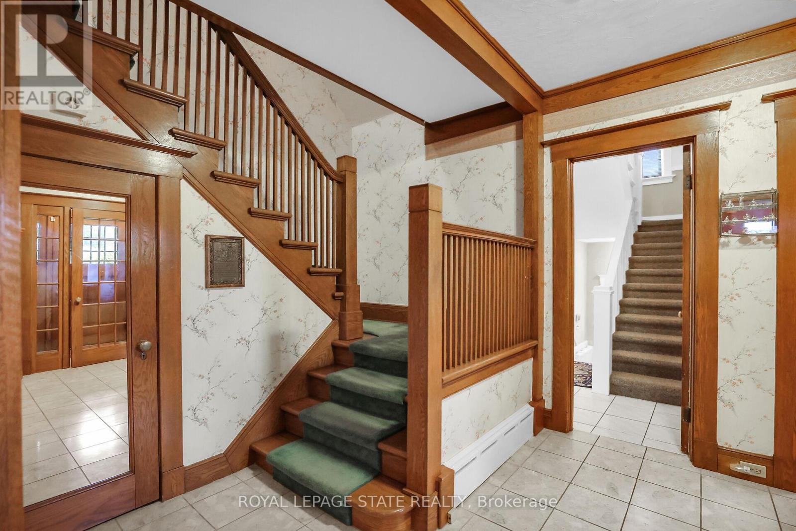 Photo 48 of 102 Main Street E, Grimsby ON