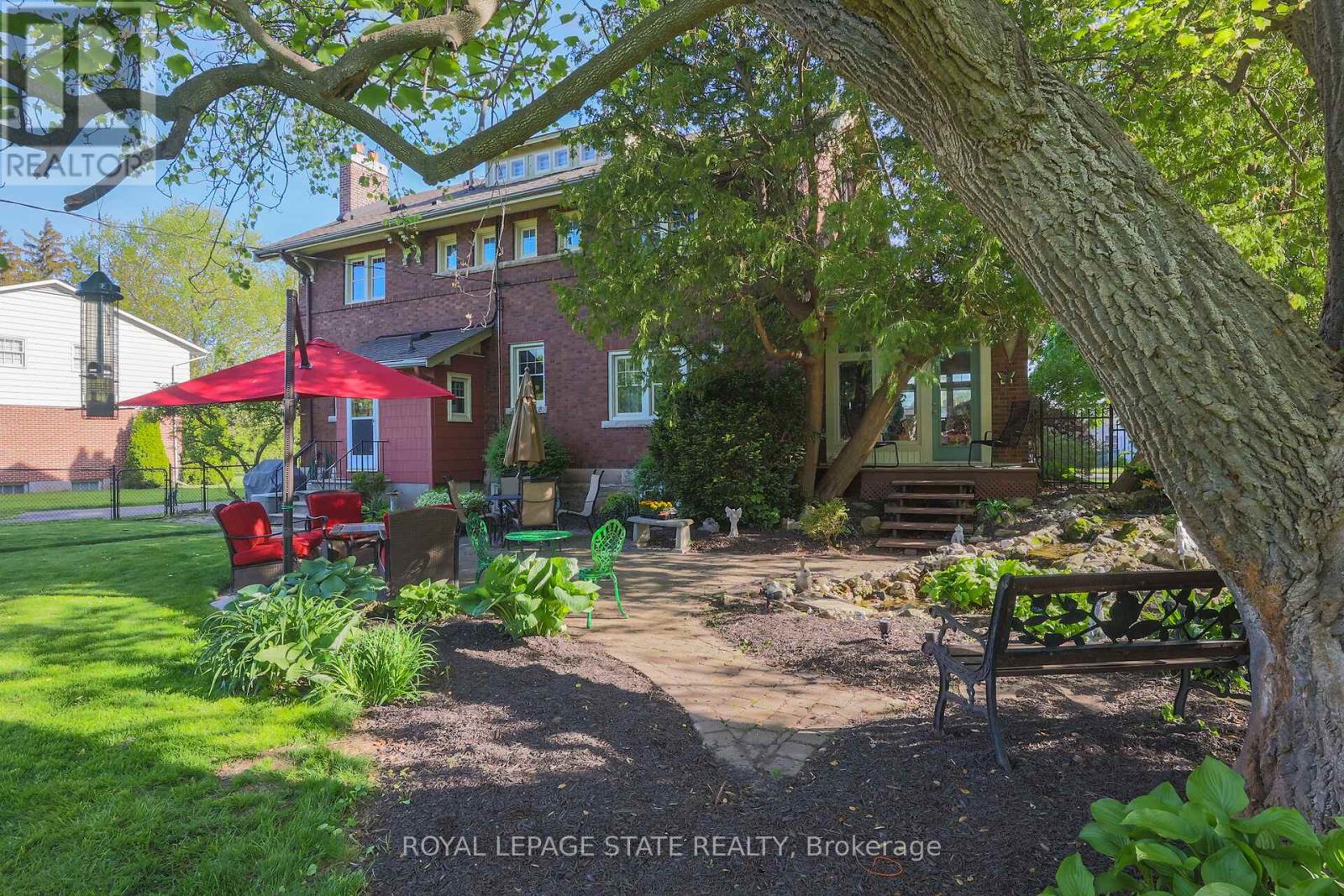 Photo 18 of 102 Main Street E, Grimsby ON