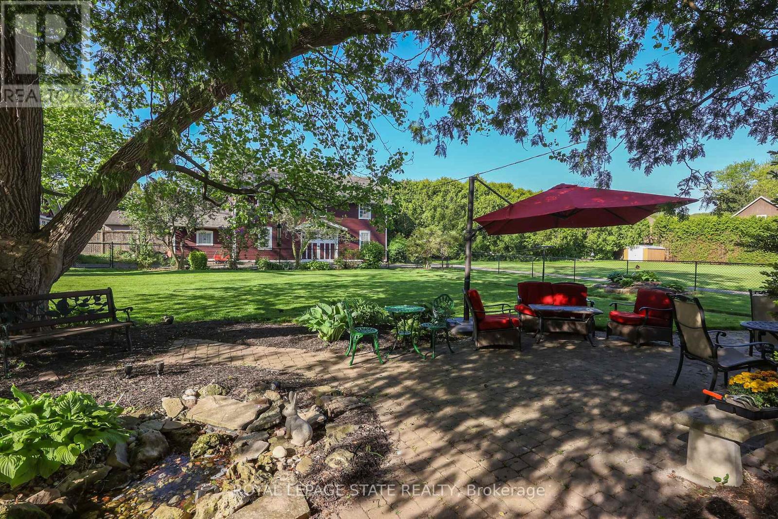 Photo 33 of 102 Main Street E, Grimsby ON