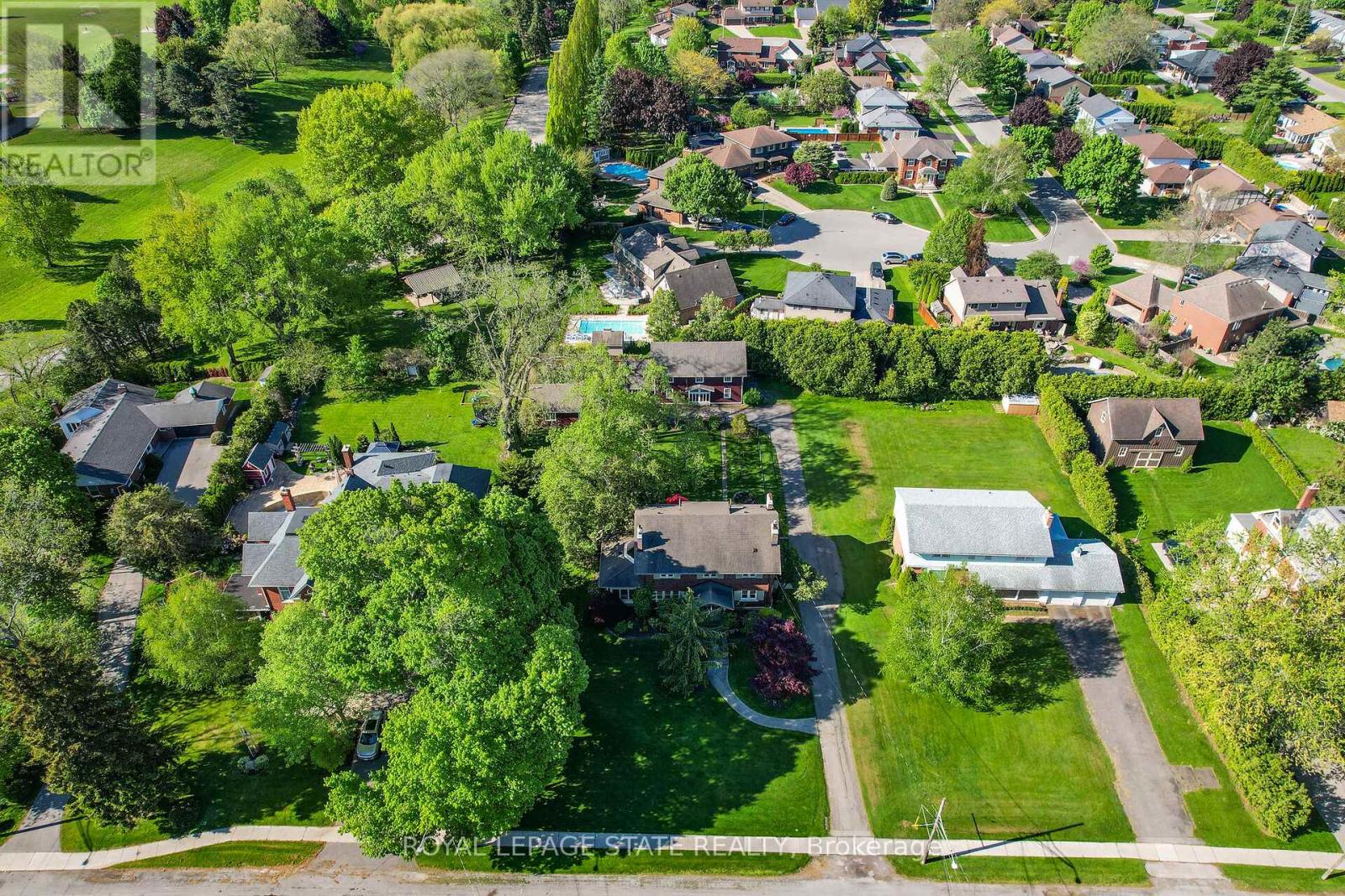Photo 3 of 102 Main Street E, Grimsby ON