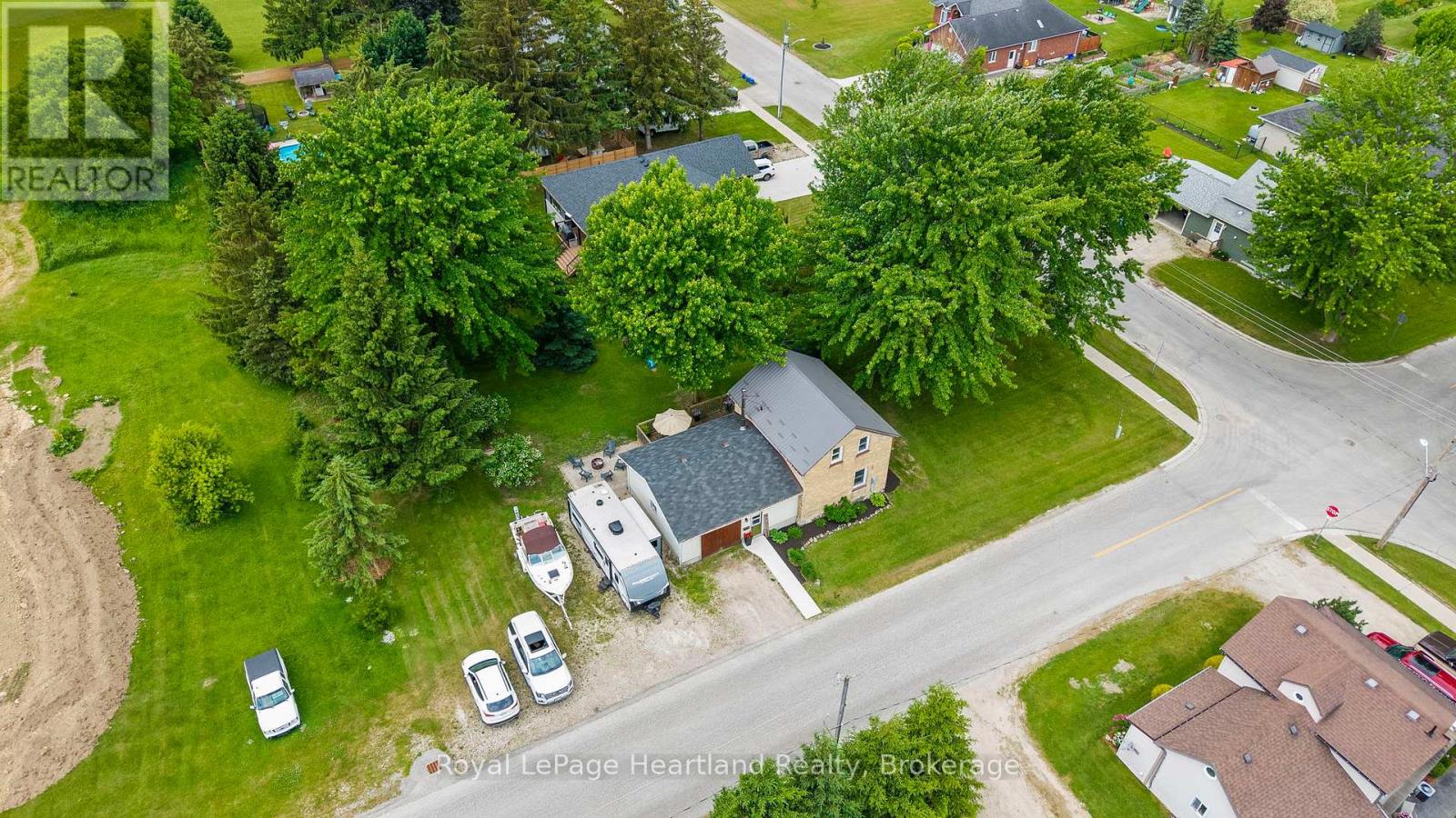 Photo 11 of 33 Allan Street, Minto ON