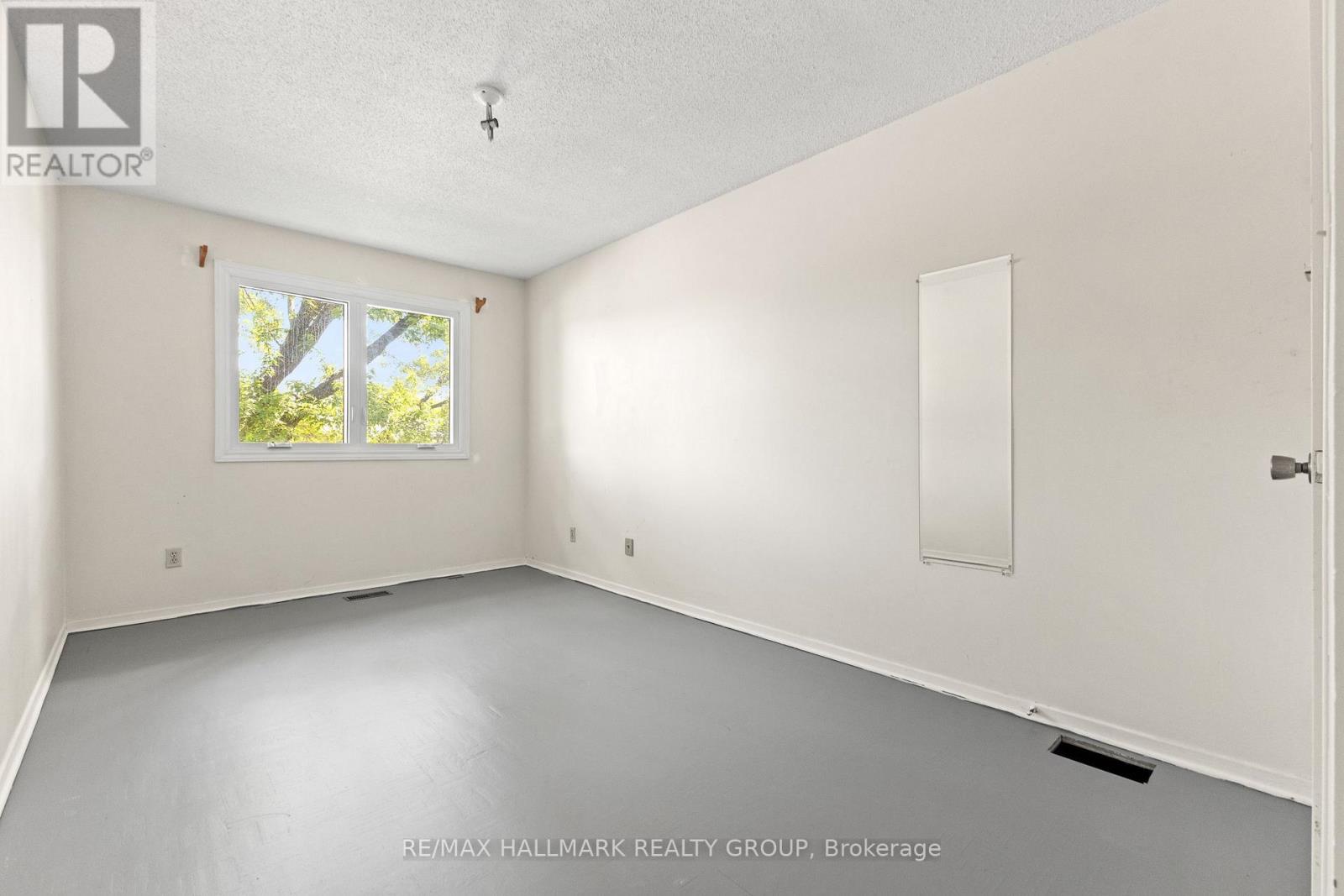 Photo 41 of 55 River Garden Private, Ottawa ON