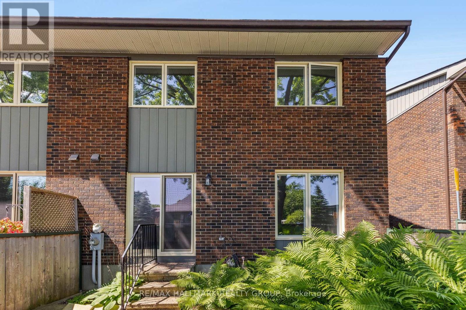 Photo 37 of 55 River Garden Private, Ottawa ON