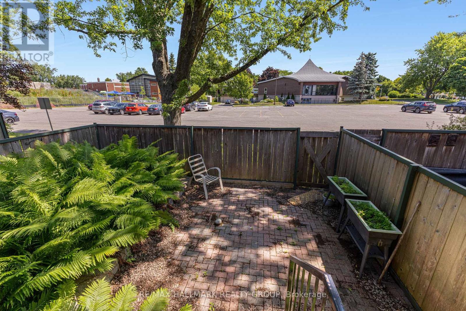 Photo 43 of 55 River Garden Private, Ottawa ON