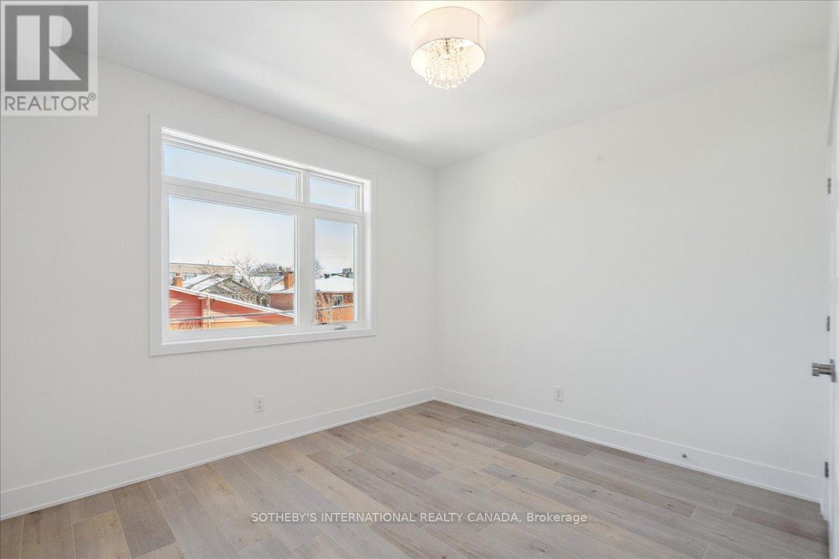 Photo 44 of 683 Melbourne Avenue, Ottawa ON