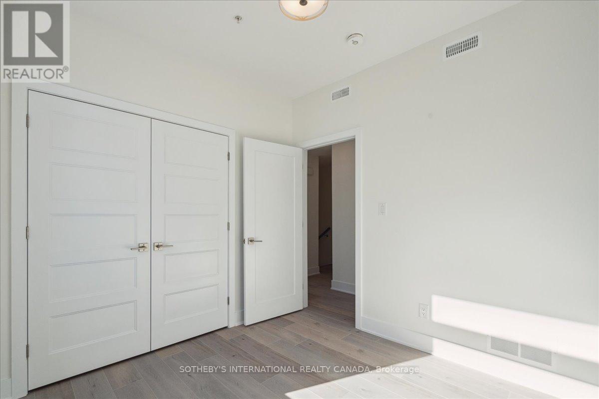Photo 17 of 683 Melbourne Avenue, Ottawa ON