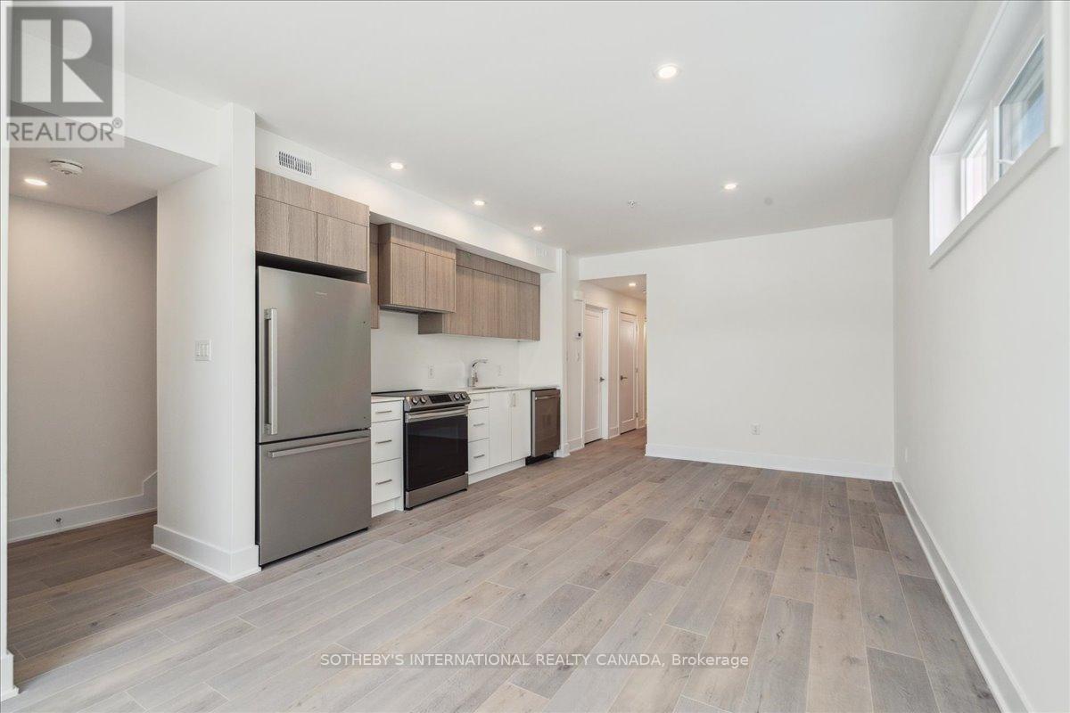 Photo 40 of 683 Melbourne Avenue, Ottawa ON