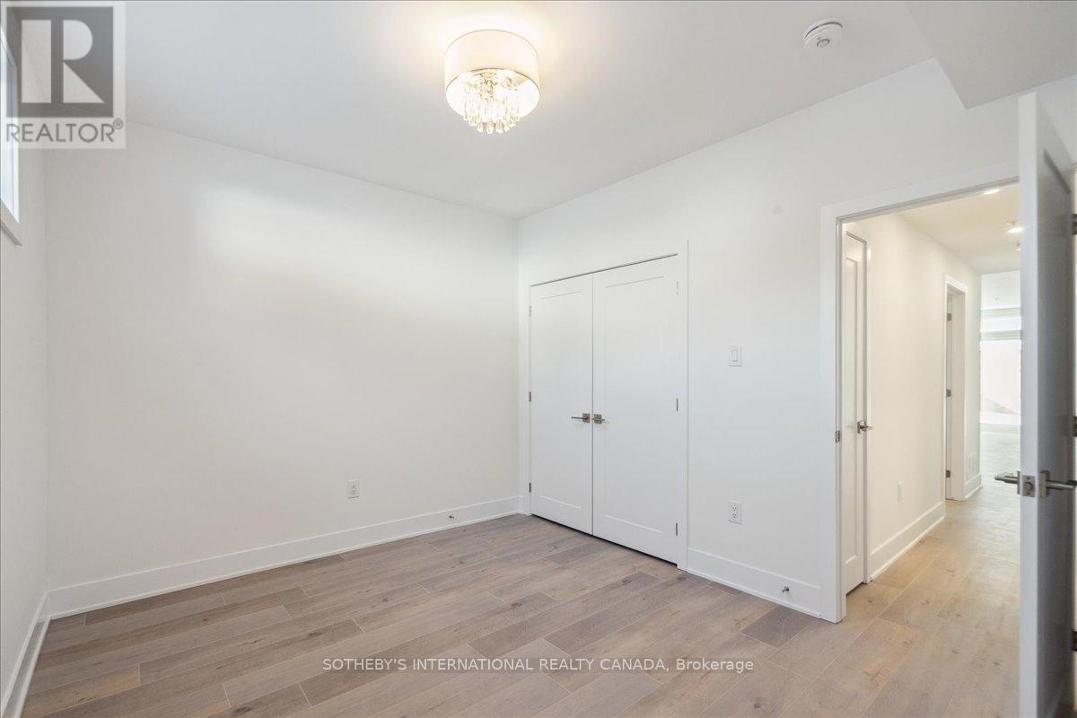 Photo 32 of 683 Melbourne Avenue, Ottawa ON