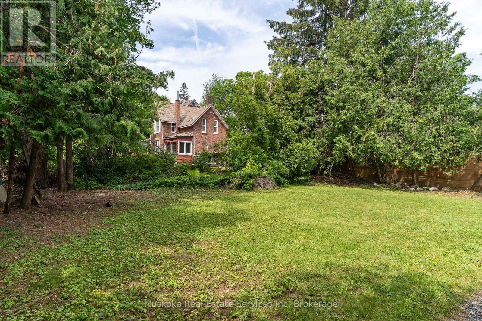 Photo 29 of 132 Mcmurray Street, Bracebridge ON