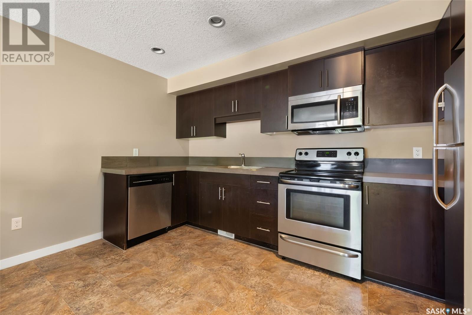 Photo 4 of 55 5632 Gordon Road, Regina SK