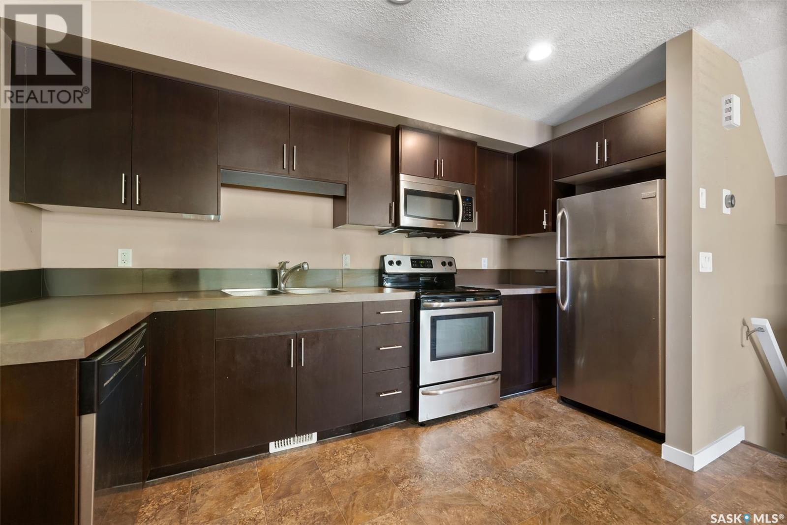 Photo 9 of 55 5632 Gordon Road, Regina SK