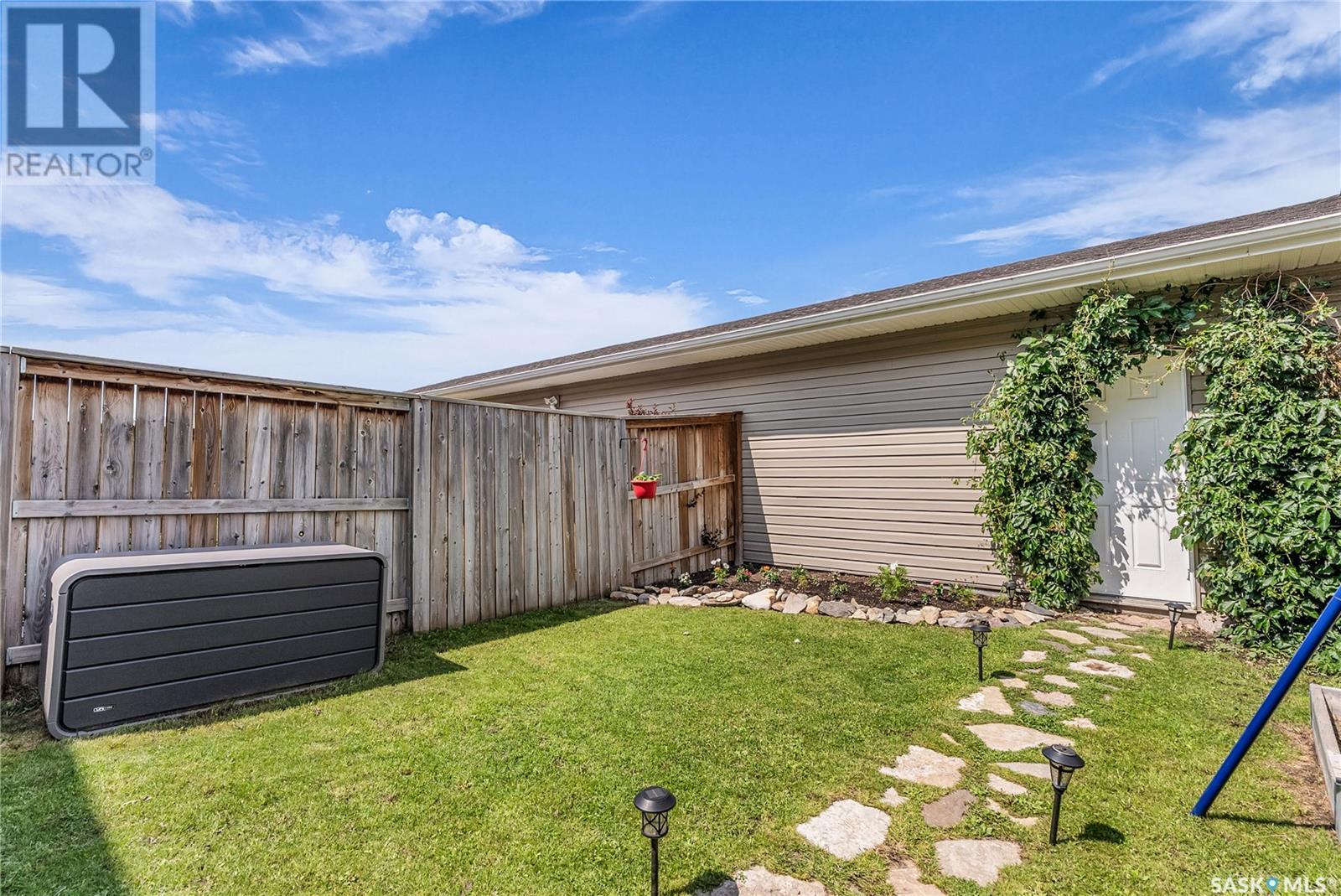 Single Family House 2 Level for Sale in  Maningas BEND Saskatoon 