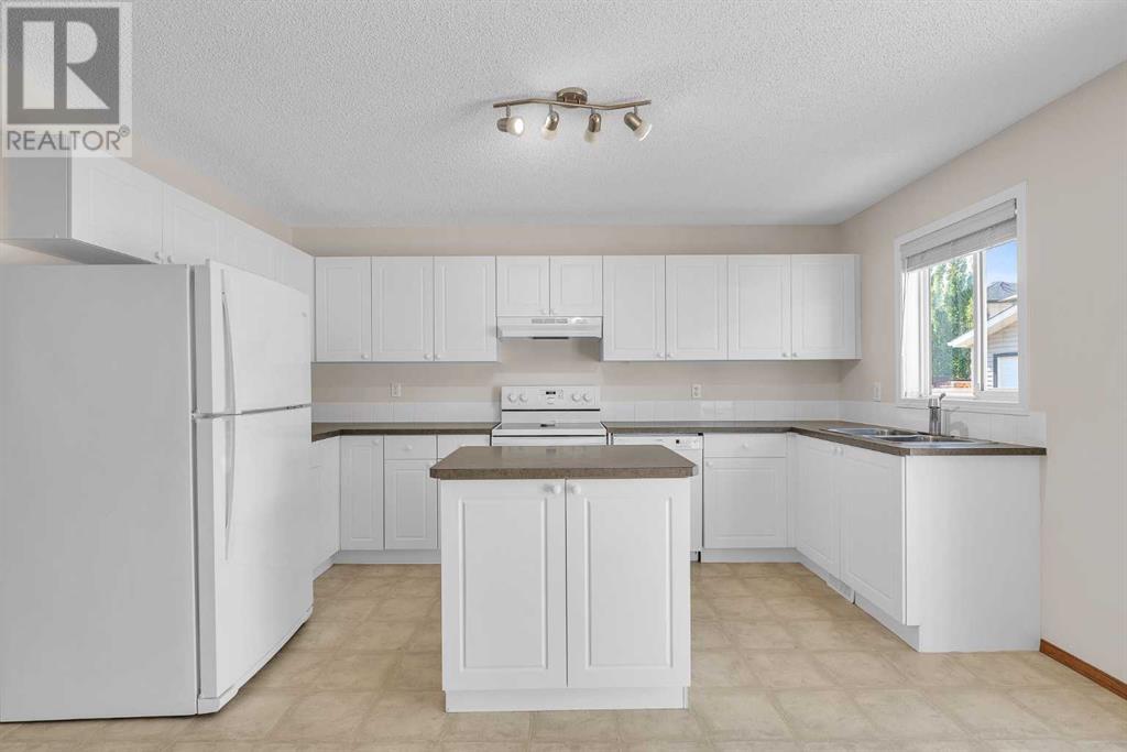Single Family House for Sale in  Covepark Way NE Coventry Hills Calgary 