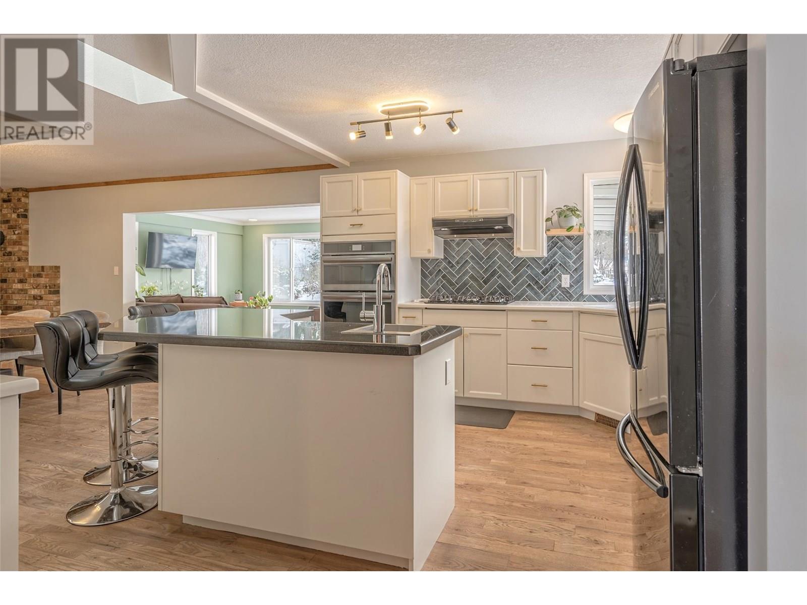 3445 Sidney Crescent, Spallumcheen