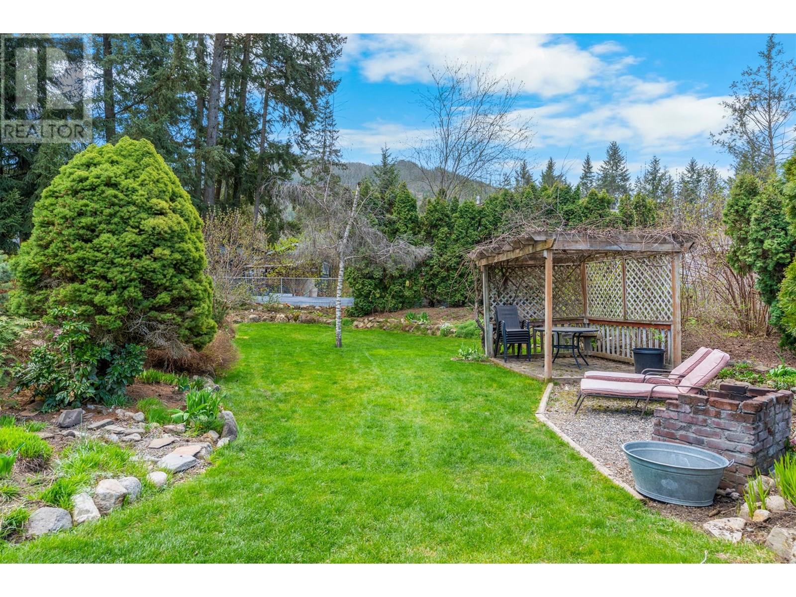 3445 Sidney Crescent, Spallumcheen