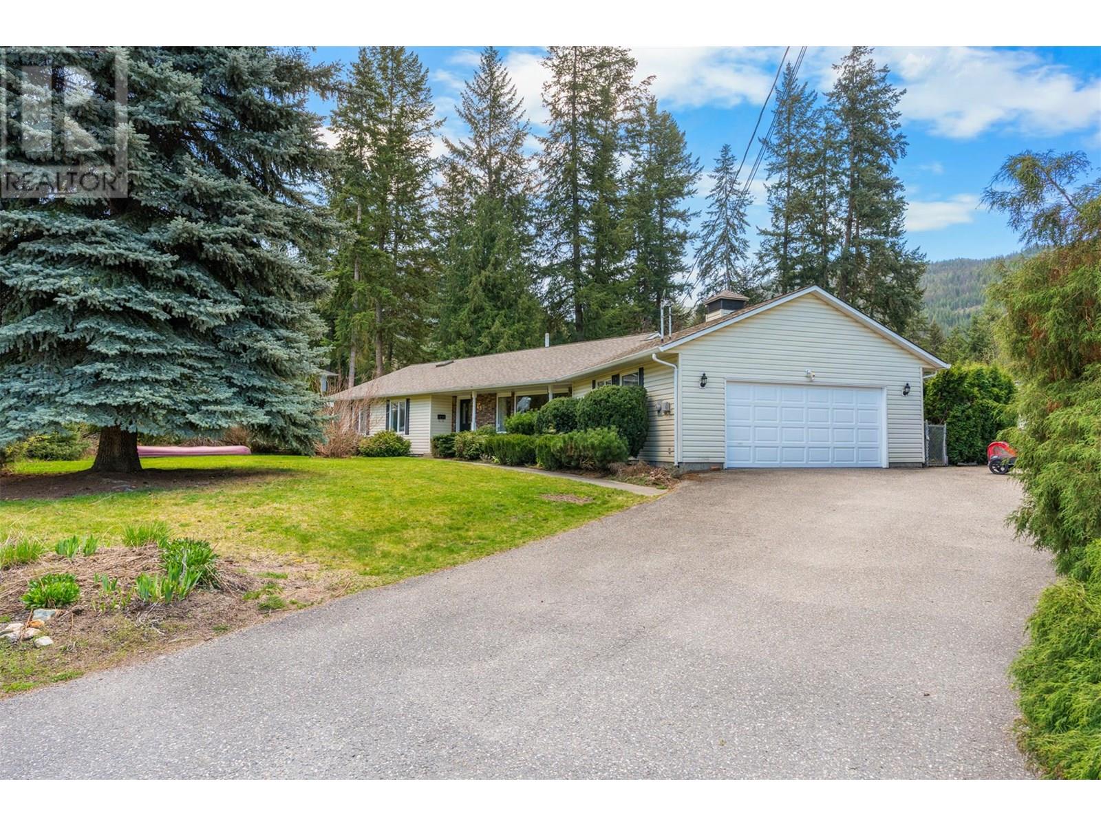 3445 Sidney Crescent, Spallumcheen