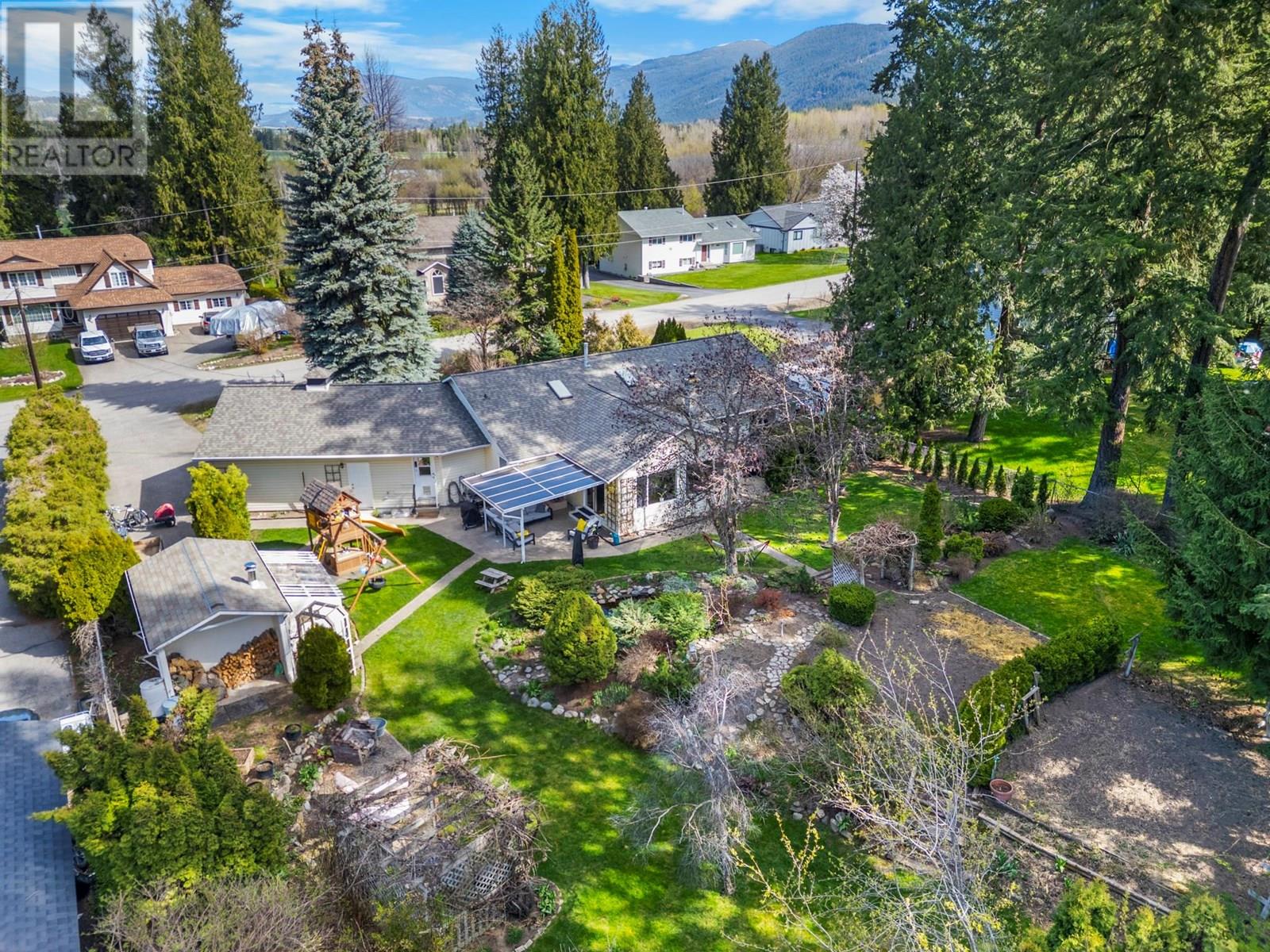 3445 Sidney Crescent, Spallumcheen