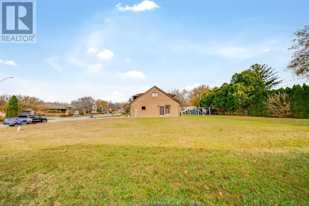 Photo 12 of 5758 Bagley Avenue, Lasalle ON