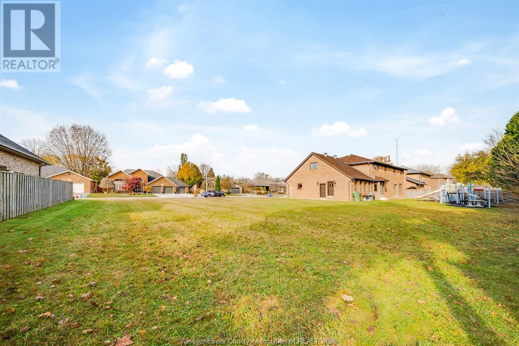 Photo 5 of 5758 Bagley Avenue, Lasalle ON