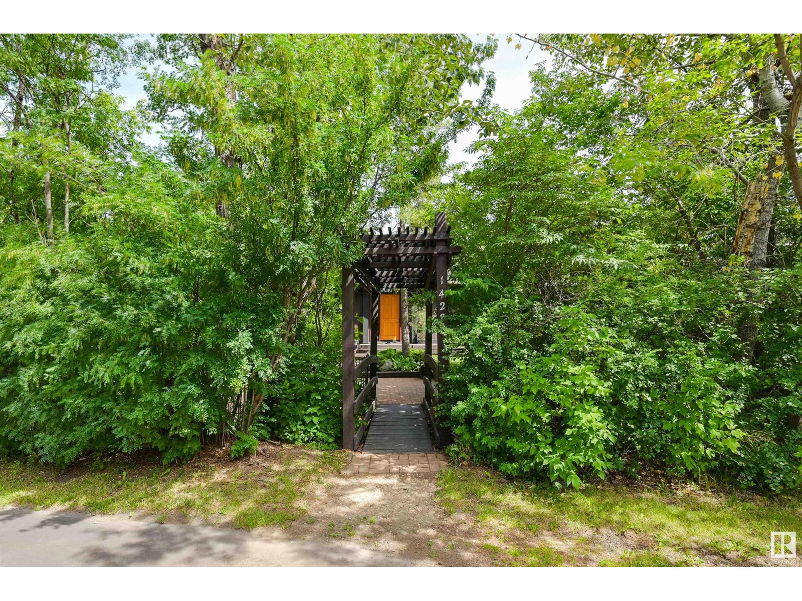 Photo 2 of 14232 Ravine Dr Nw, Edmonton AB