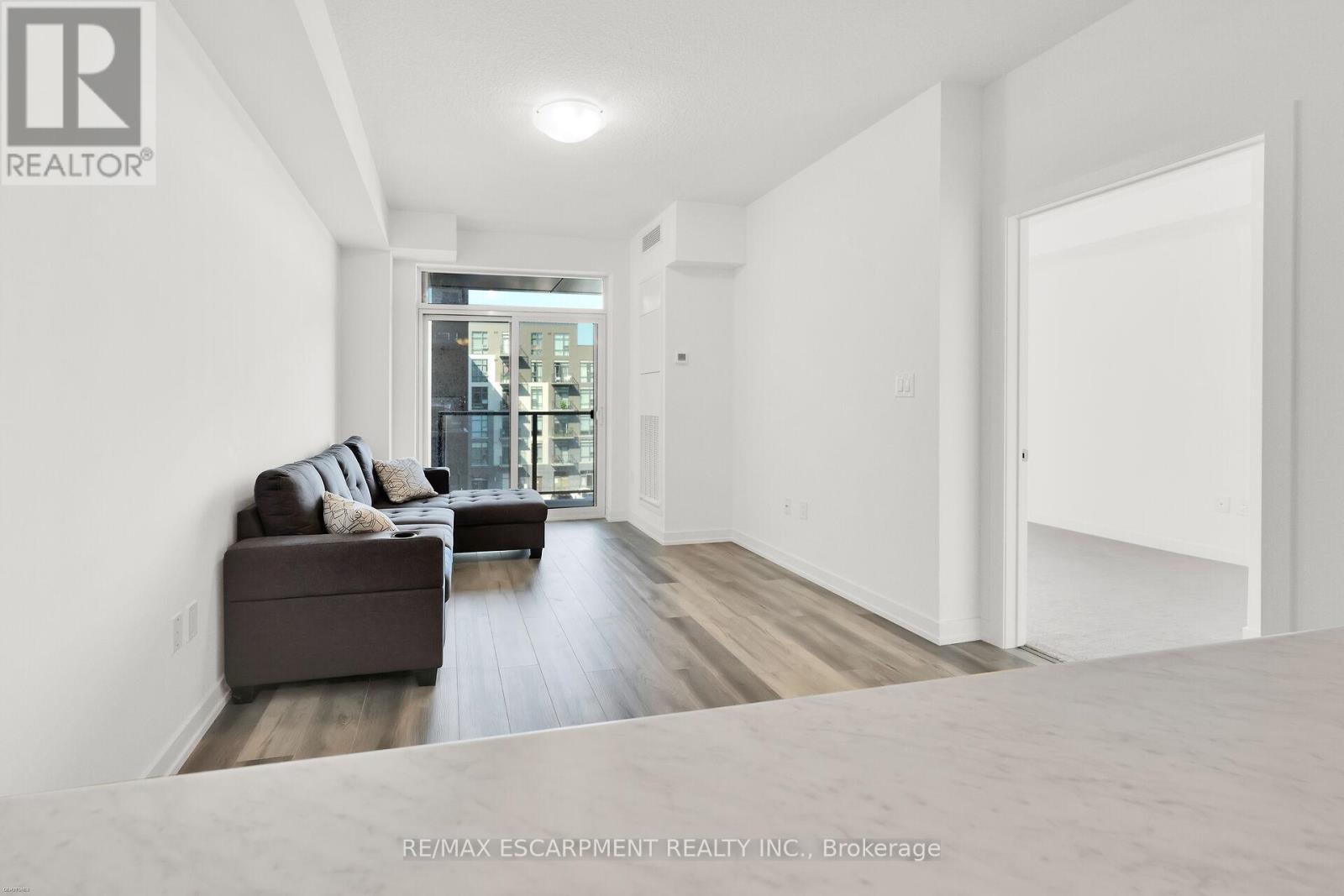 Photo 2 of 416 470 Dundas Street E, Hamilton ON
