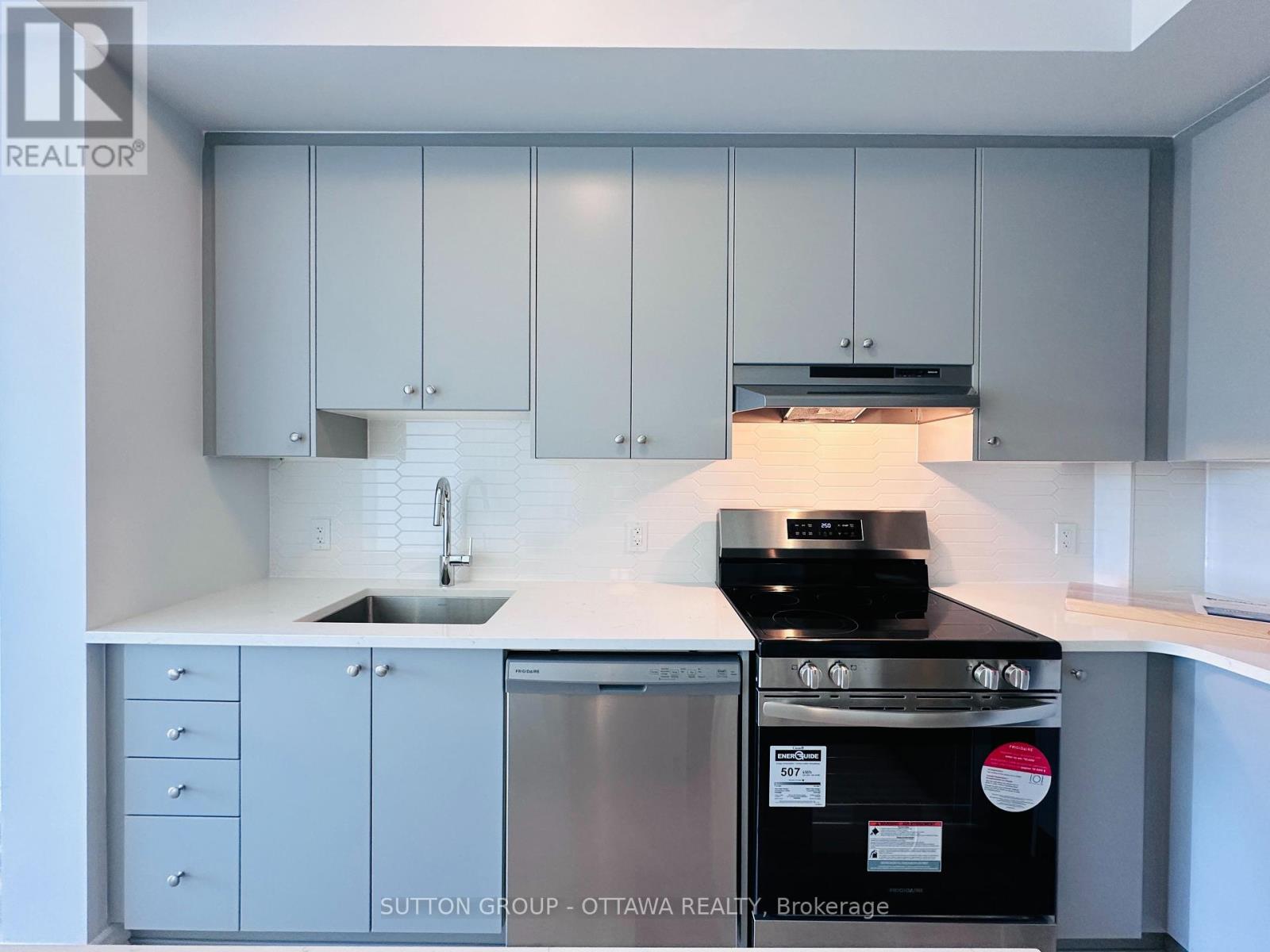 https://ddfcdn.realtor.ca/listing/TS638877472520700000/reb76/highres/0/x12276150_8.jpg