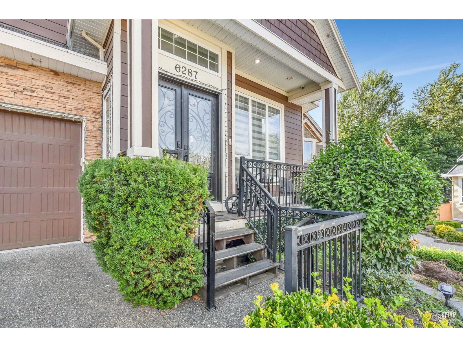 Photo 4 of 6287 148 A Street, Surrey BC