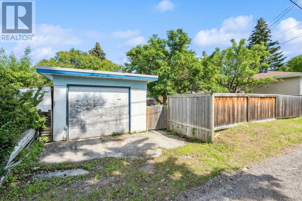 Single Family House Bi-level for Sale in   Street SW Richmond Calgary 