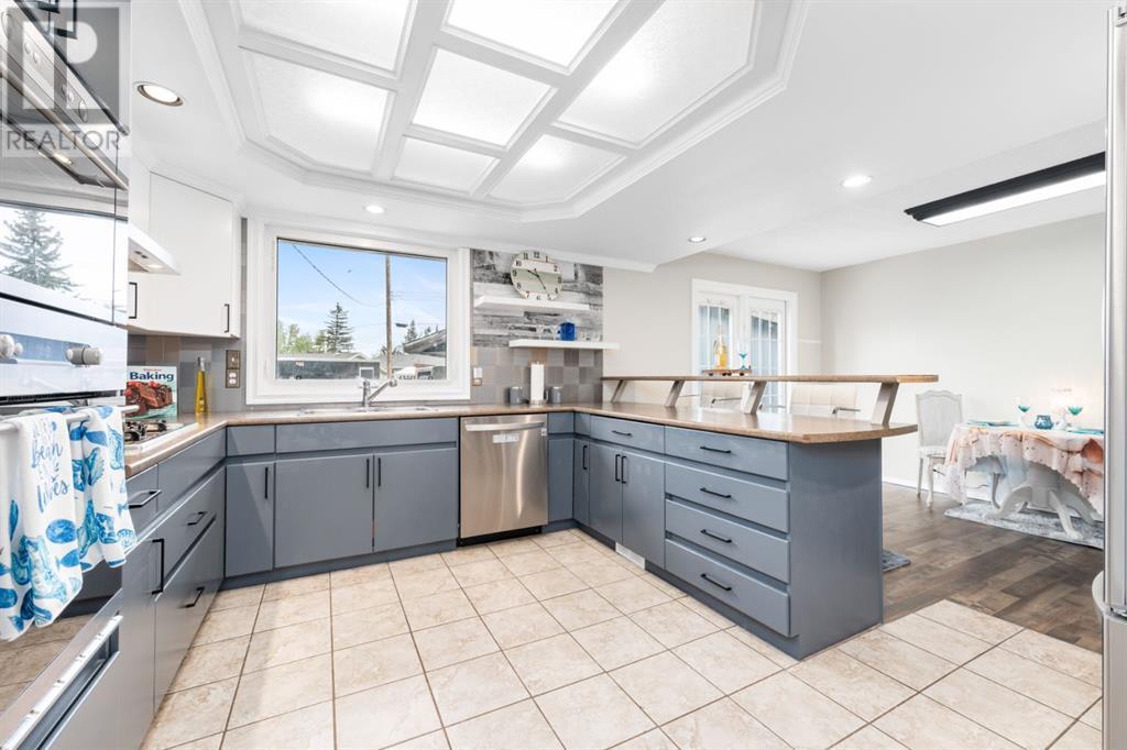 Single Family House 4 Level for Sale in  Penswood Place SE Penbrooke Meadows Calgary 