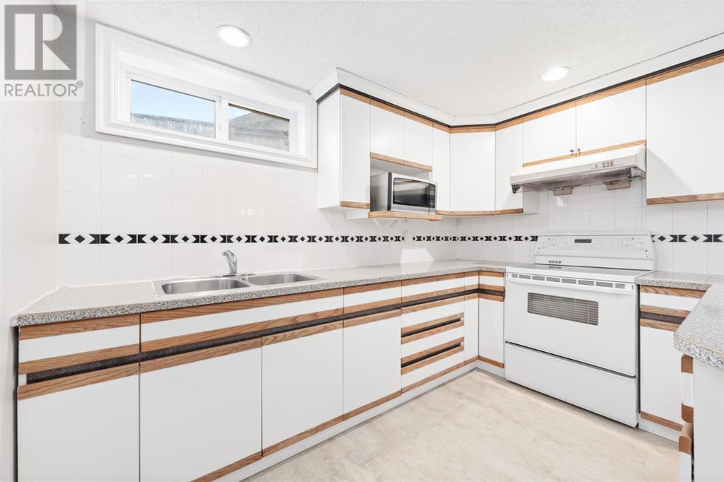 Single Family House 4 Level for Sale in  Penswood Place SE Penbrooke Meadows Calgary 