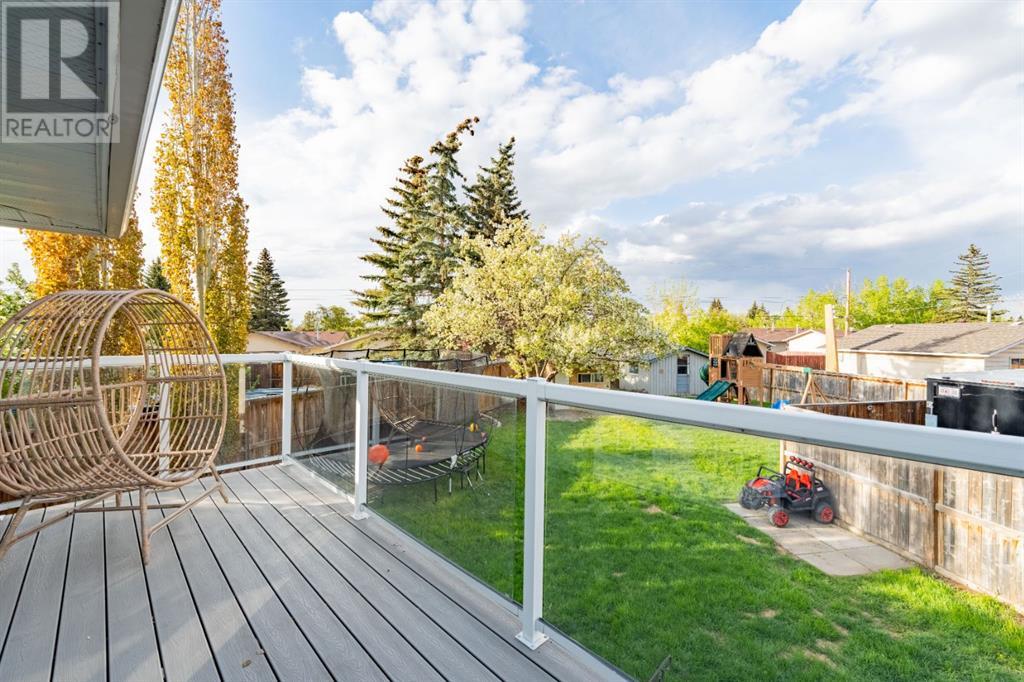 Single Family House 4 Level for Sale in  Penswood Place SE Penbrooke Meadows Calgary 