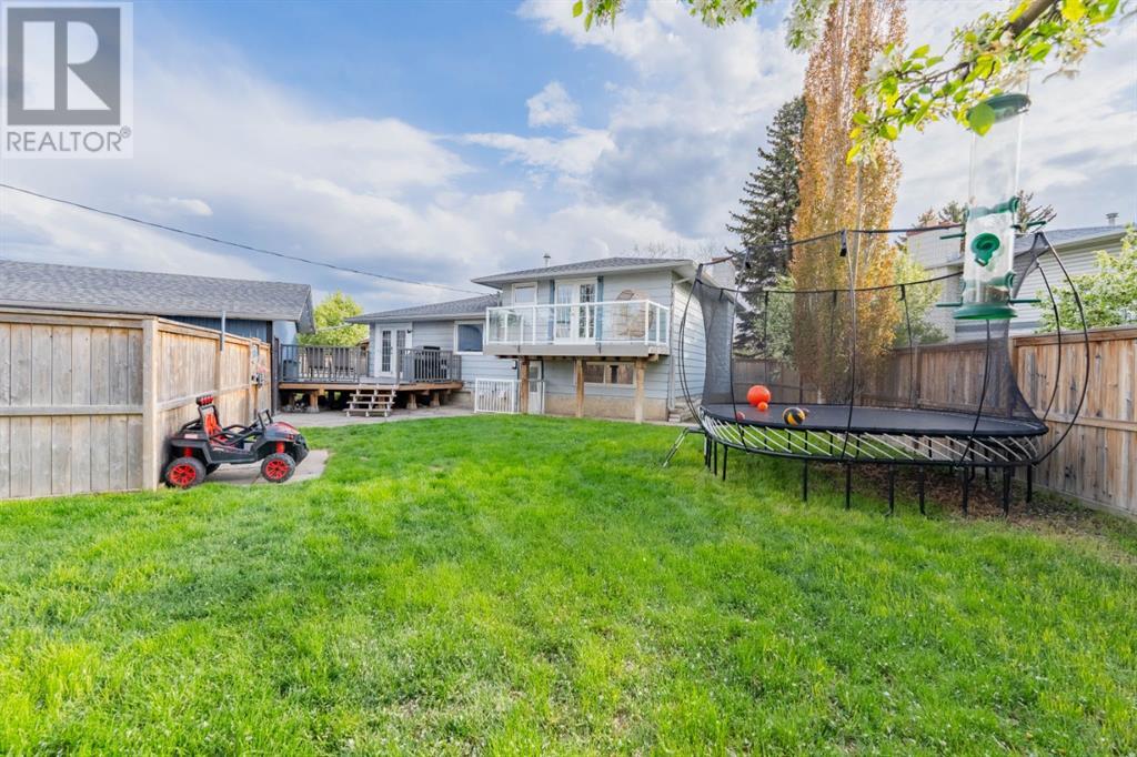 Single Family House 4 Level for Sale in  Penswood Place SE Penbrooke Meadows Calgary 