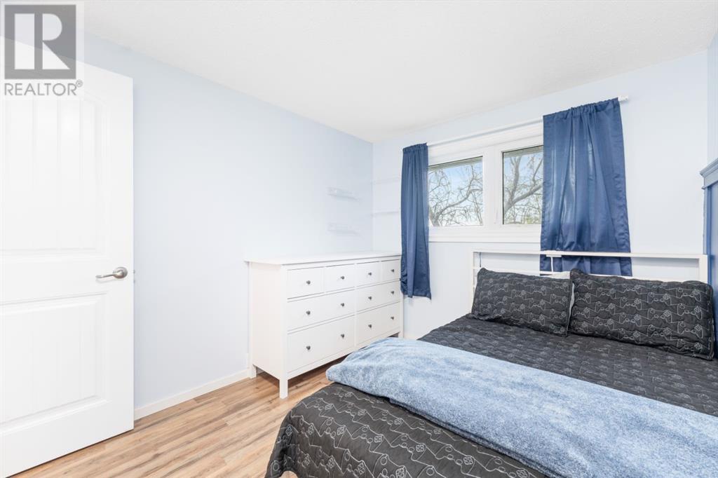 Single Family House 4 Level for Sale in  Penswood Place SE Penbrooke Meadows Calgary 